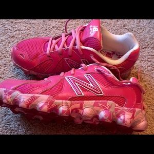 New Balance hot PINK running shoes / sneakers